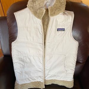 Hooded reversible Patagonia vest